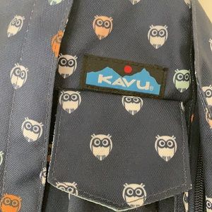 Like-new Kavu cross body bag, only used 3 times, appears brand new.